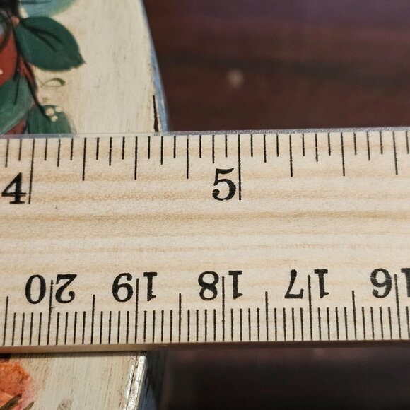 Hand Painted Artist Signed Oval Shaker Box Nativity Scene 6" x 4.75" - Picture 13 of 14